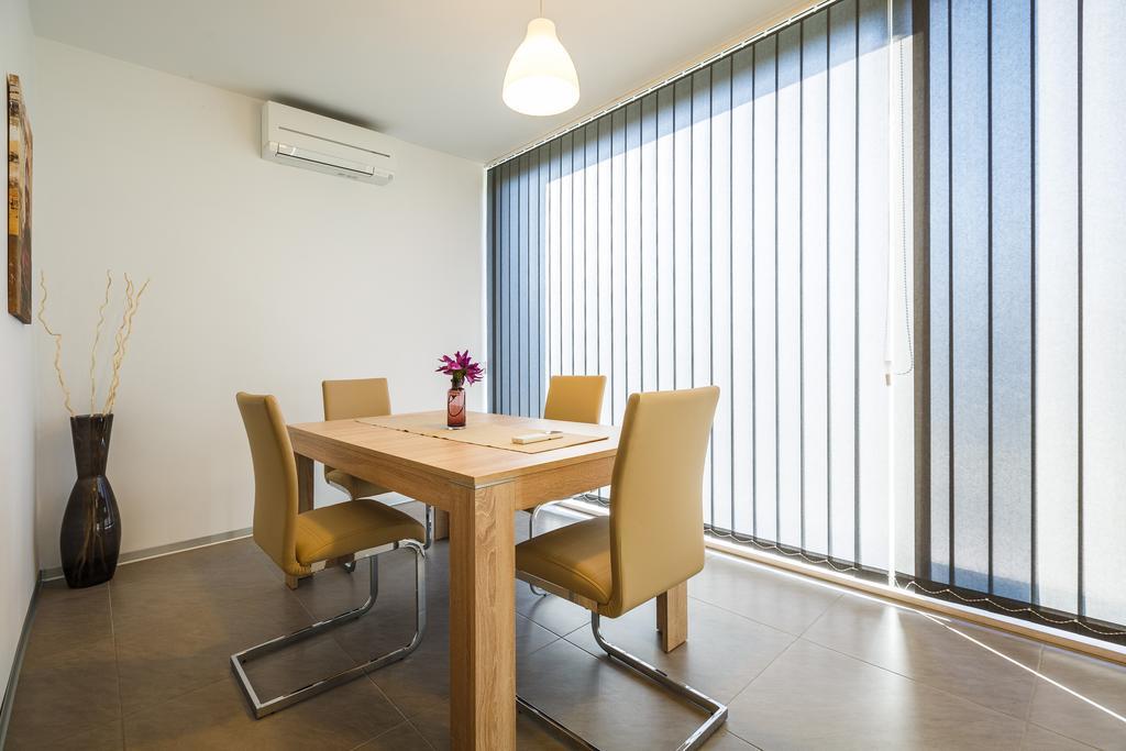 Ivni Apartmani Novigrad Istria Zimmer foto
