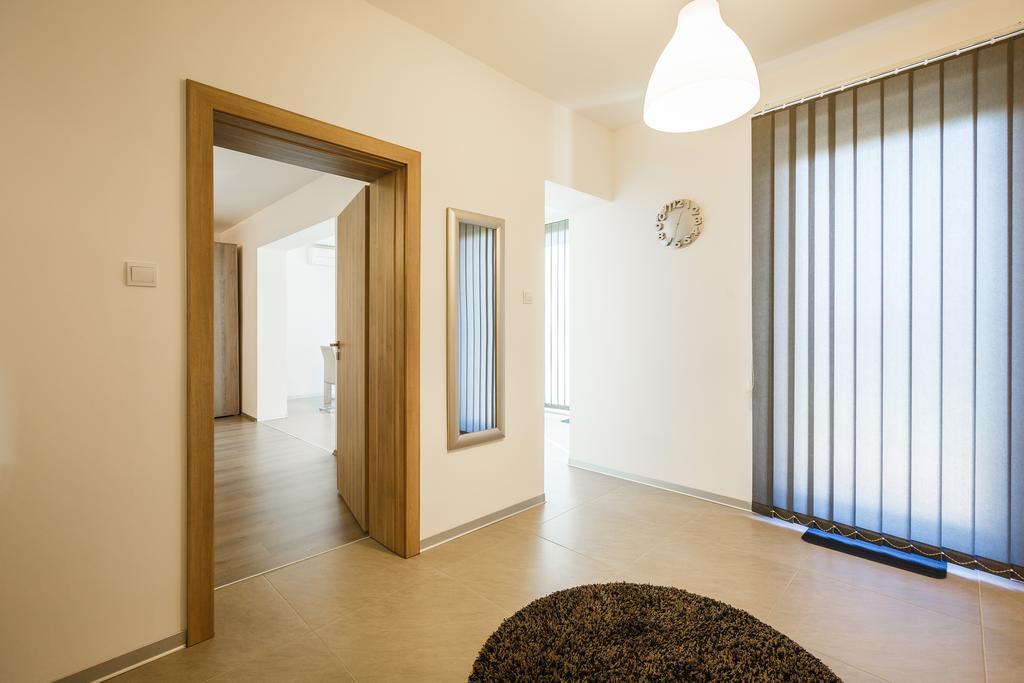 Ivni Apartmani Novigrad Istria Zimmer foto